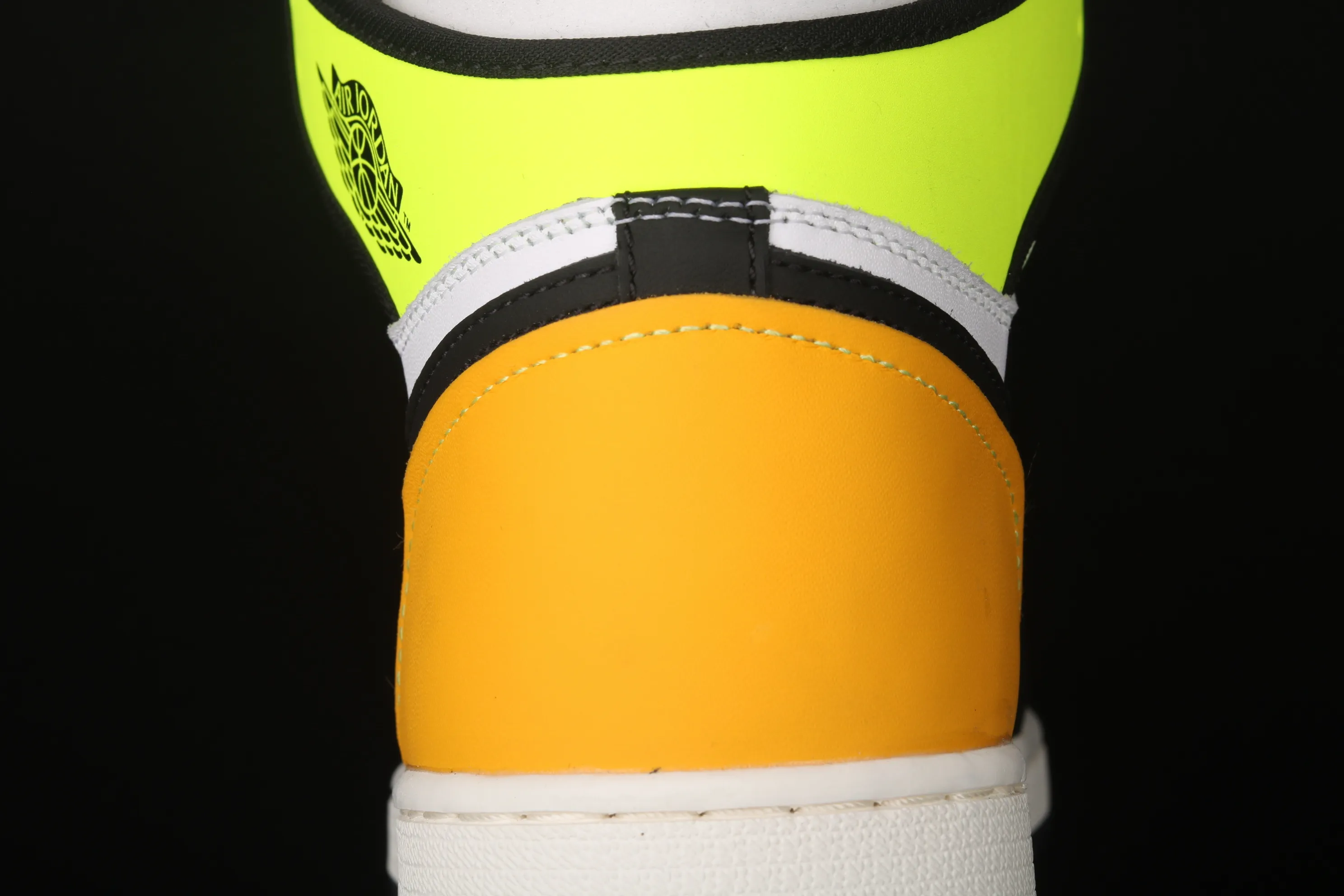 All categories Air Jordan Jordan series basketball shoes Air Jordan 1 High H version Air Jordan 1 Retro High OG AJ1 Joe 1 fluorescent yellow green Gaobang basketball shoes 555088-118